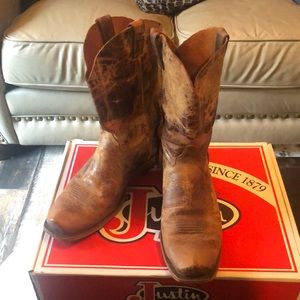 Justin tan brown distressed cowboy boots